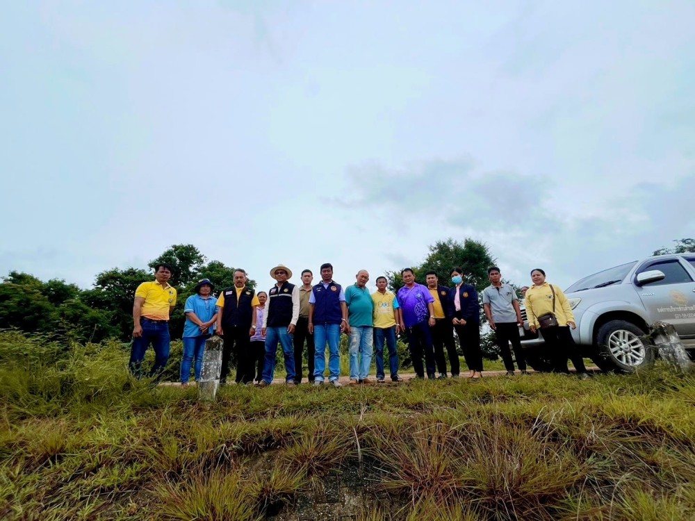 ลงพื้นที่ร่วมกับผู้นำชุมชน เพื่อเตรียมการหาแนวทางให้ความช่วยเหลือแก้ไขปัญหาการขาดแคลนน้ำอุปโภค บริโภค