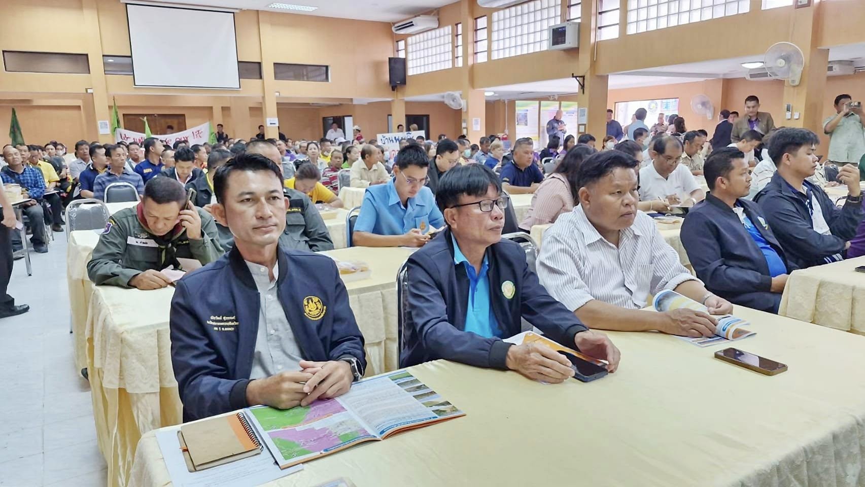 การประชุมการรับฟังความคิดเห็นของประชาชน ครั้งที่ 1 (ปฐมนิเทศโครงการ) โครงการศึกษาควาามเหมาะสมและผลกระทบสิ่งแวดล้อมเบื้องต้น อ่างเก็บน้ำห้วยแม่ตาวขนาดกลาง